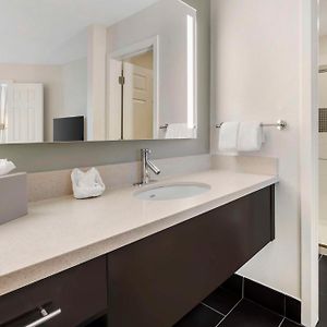 One-Bedroom King Suite